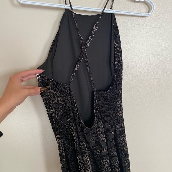 Guess form fitting dress - Picture 3 of 5